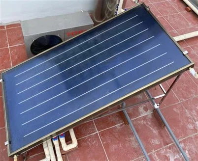 平板コレクターの吸収板にはどのような材質が使用されていますか?